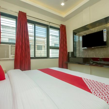 Hotel New Uttam Hira Palace Нашик Екстериор снимка