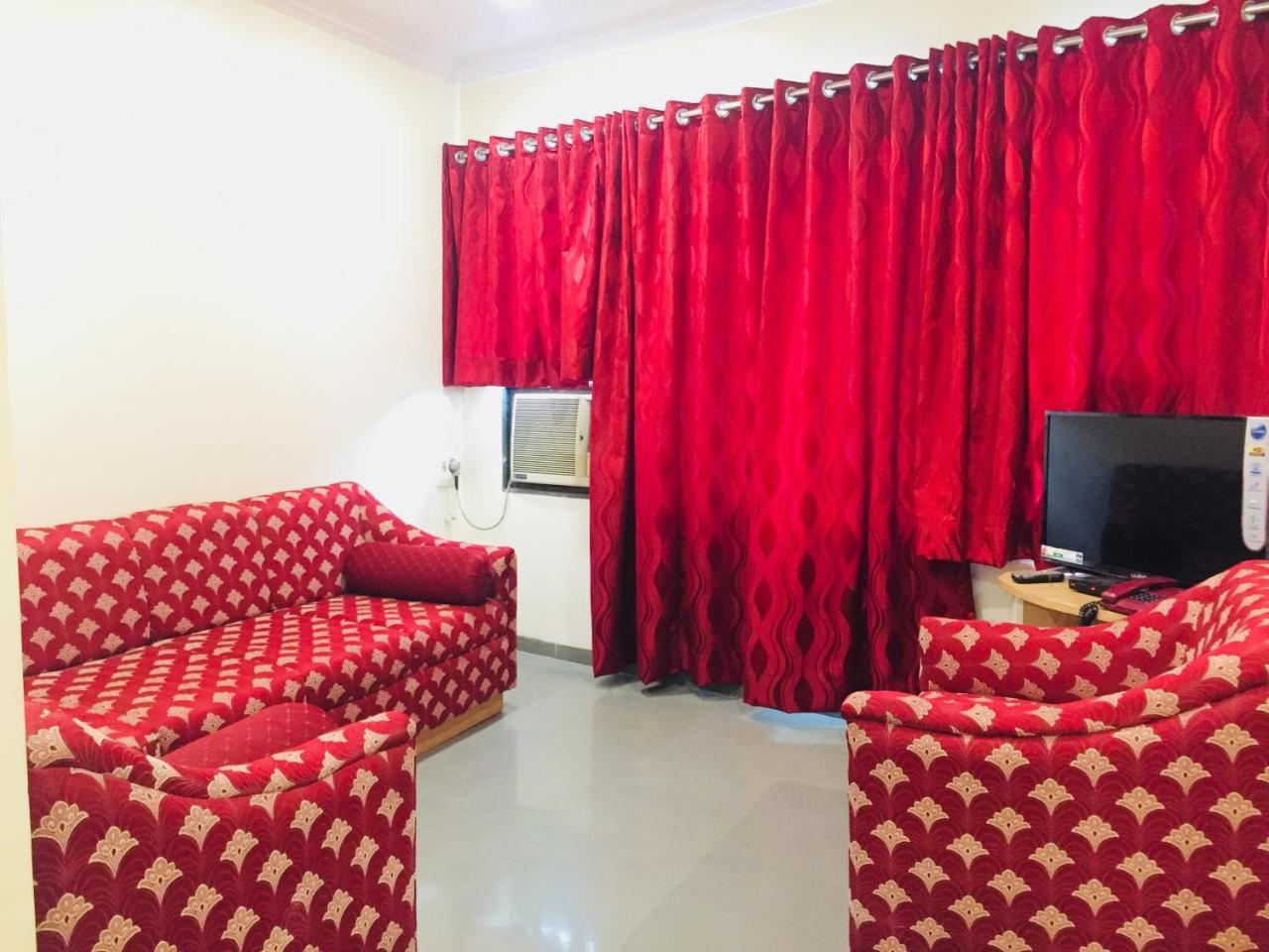 Hotel New Uttam Hira Palace Нашик Екстериор снимка