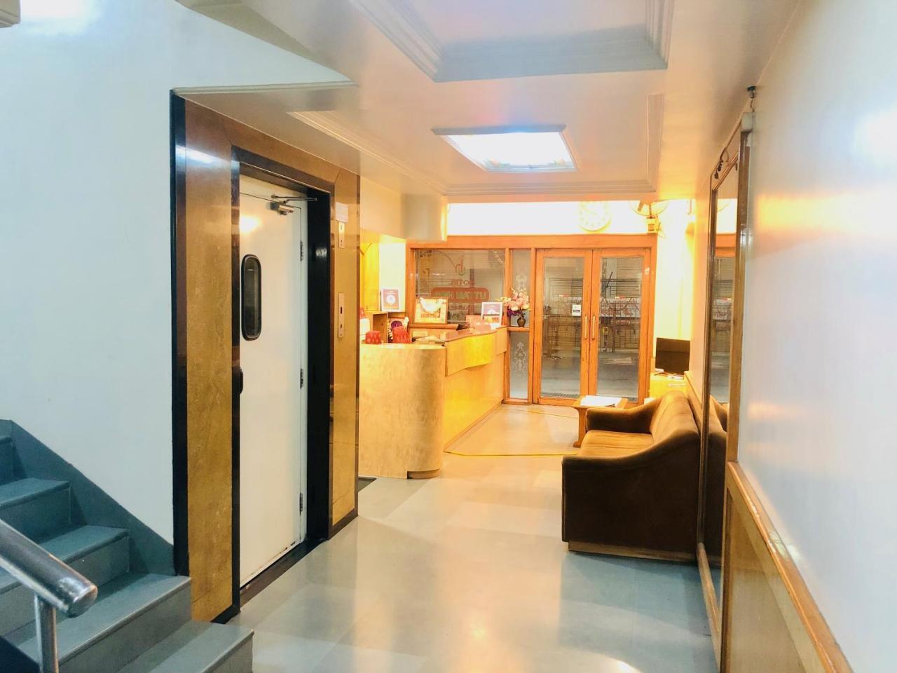 Hotel New Uttam Hira Palace Нашик Екстериор снимка